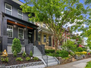 1129 8TH Street NE