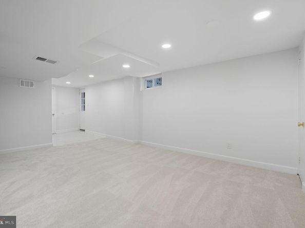 2825 Winchester Way, Falls Church VA 22042