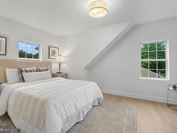 2825 Winchester Way, Falls Church VA 22042