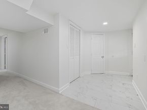 2825 Winchester Way, Falls Church VA 22042