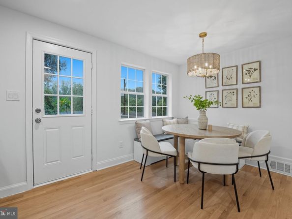 2825 Winchester Way, Falls Church VA 22042