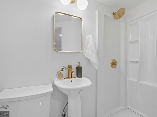2825 Winchester Way, Falls Church VA 22042