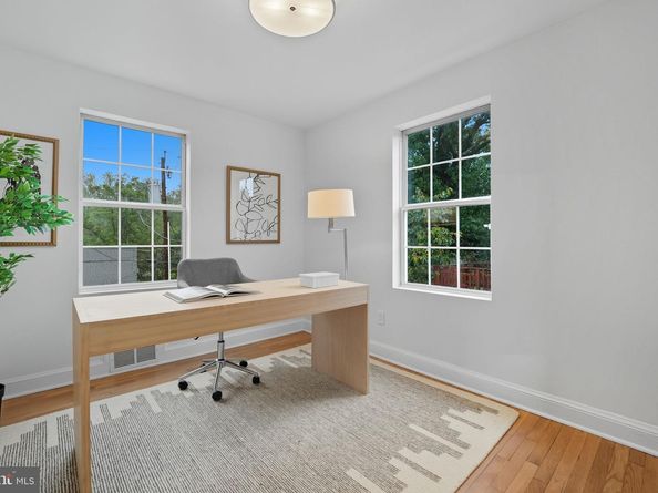 2825 Winchester Way, Falls Church VA 22042