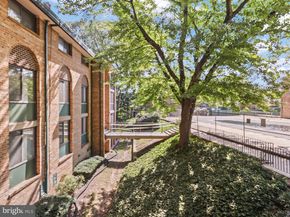 501 N Armistead Street N 302, Alexandria VA 22312