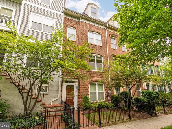 670 9TH Street SW, Washington DC 20024
