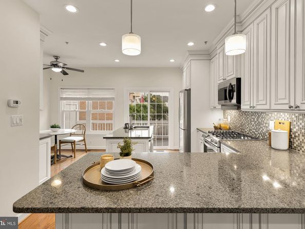 670 9TH Street SW, Washington DC 20024