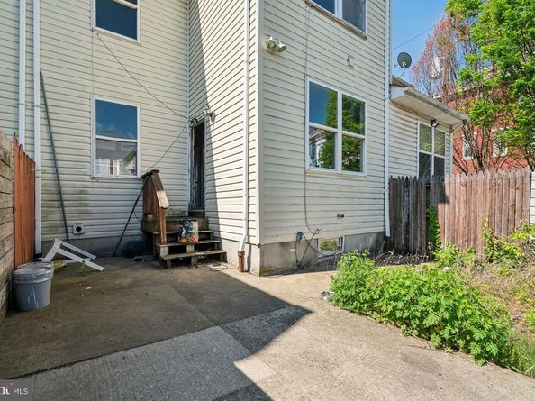 1805 W Montgomery Avenue, Philadelphia PA 19121