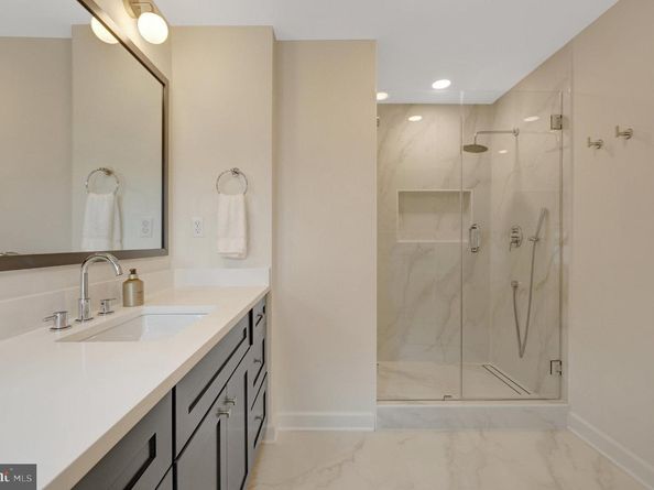 6305 Dunaway Court, Mclean VA 22101