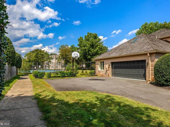 6305 Dunaway Court, Mclean VA 22101