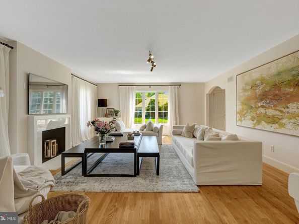 6305 Dunaway Court, Mclean VA 22101