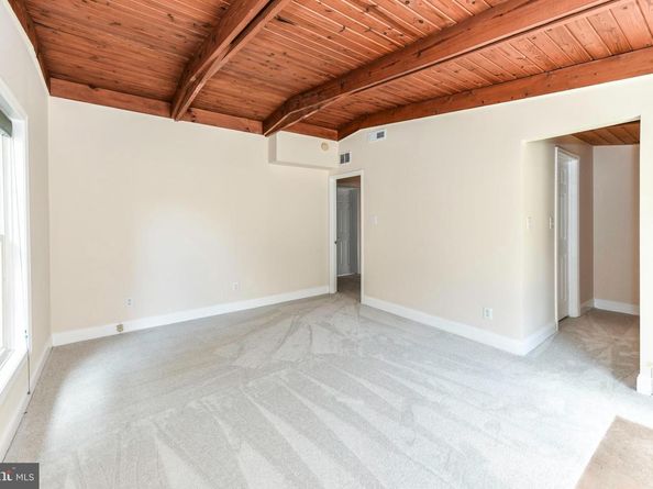 2914 Meadow View Road, Falls Church VA 22042