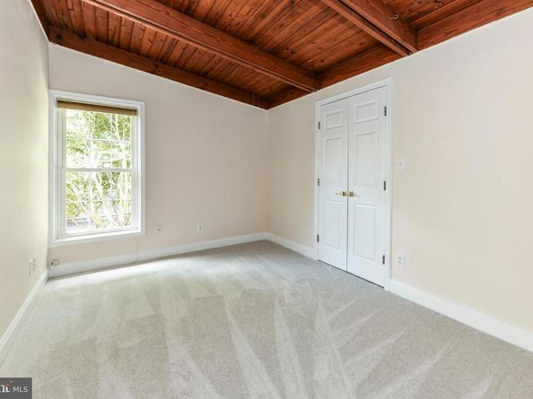 2914 Meadow View Road, Falls Church VA 22042