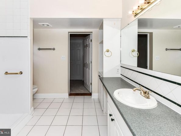 2914 Meadow View Road, Falls Church VA 22042