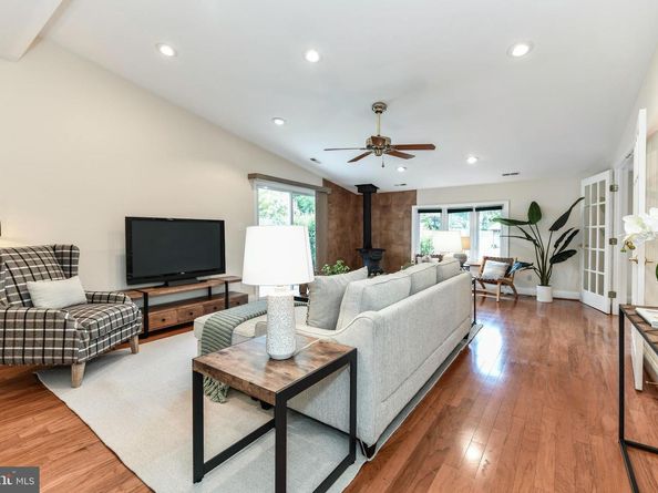 2914 Meadow View Road, Falls Church VA 22042