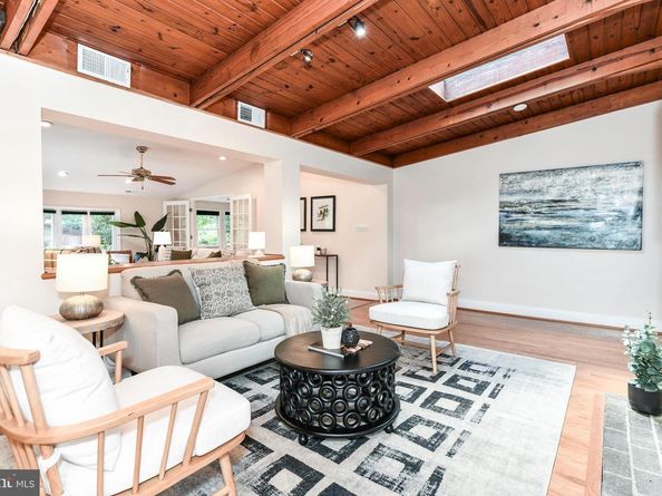 2914 Meadow View Road, Falls Church VA 22042