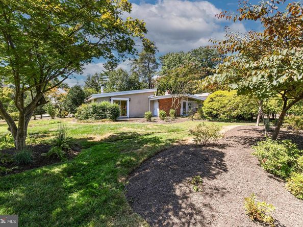 2914 Meadow View Road, Falls Church VA 22042