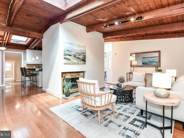 2914 Meadow View Road, Falls Church VA 22042