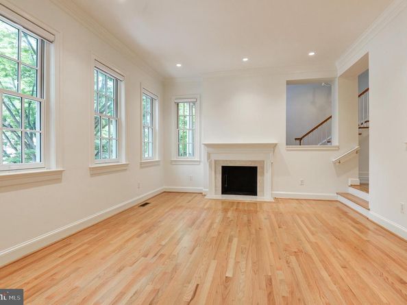 2035 Mayfair Mclean Court, Falls Church VA 22043