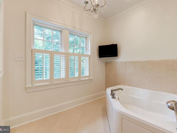 2035 Mayfair Mclean Court, Falls Church VA 22043