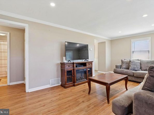 513 Corinthian Avenue, Hatboro PA 19040