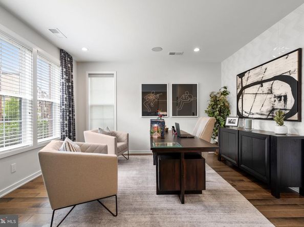 1741 Mckenna Point Drive 2701, Mclean VA 22102