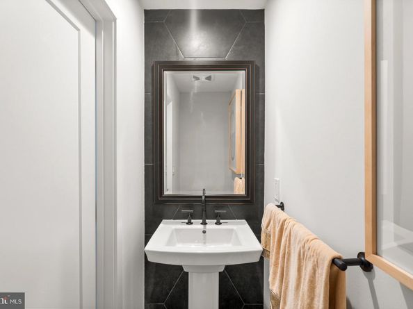 1741 Mckenna Point Drive 2701, Mclean VA 22102