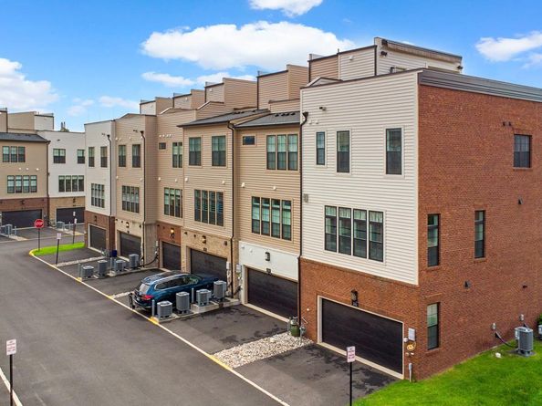 1741 Mckenna Point Drive 2701, Mclean VA 22102