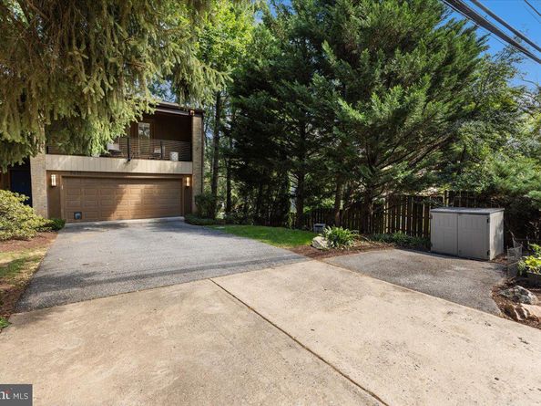 9411 Fernwood Road, Bethesda MD 20817