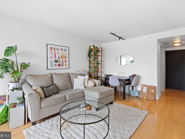 2001 Hamilton Street 1221, Philadelphia PA 19130