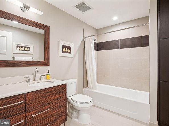 1610 N Queen Street 215A, Arlington VA 22209