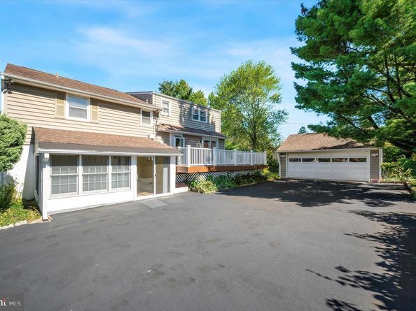 898 Crestline Drive, Blue Bell PA 19422