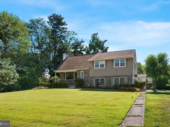 898 Crestline Drive, Blue Bell PA 19422