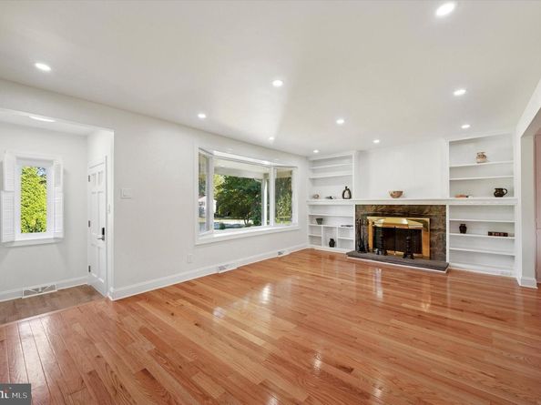 898 Crestline Drive, Blue Bell PA 19422