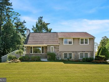 898 Crestline Drive