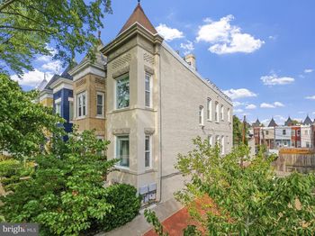 1019 10TH Street NE