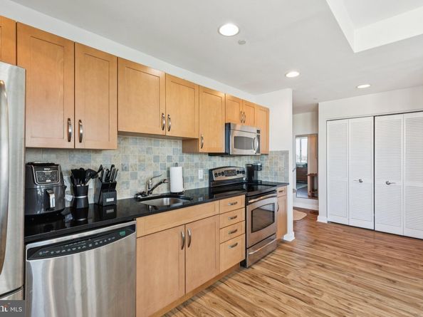 901 N Penn Street R1105, Philadelphia PA 19123