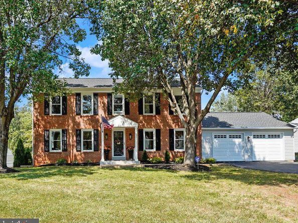 10157 Yorktown Way, Great Falls VA 22066