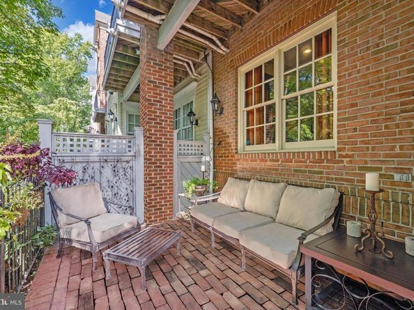 30 Alexander Street, Alexandria VA 22314