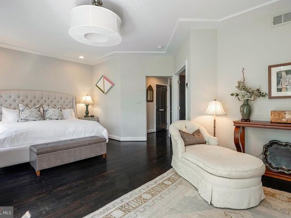 30 Alexander Street, Alexandria VA 22314