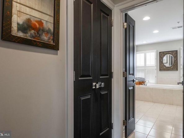 30 Alexander Street, Alexandria VA 22314