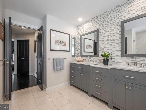 30 Alexander Street, Alexandria VA 22314