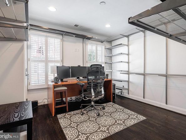 30 Alexander Street, Alexandria VA 22314