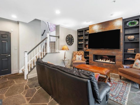 30 Alexander Street, Alexandria VA 22314