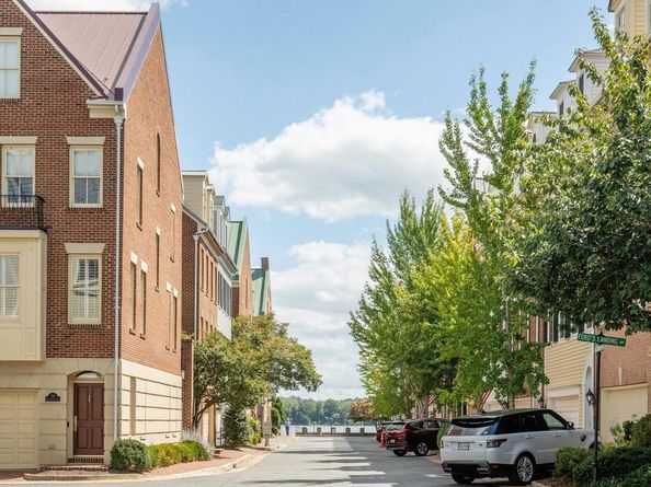 30 Alexander Street, Alexandria VA 22314