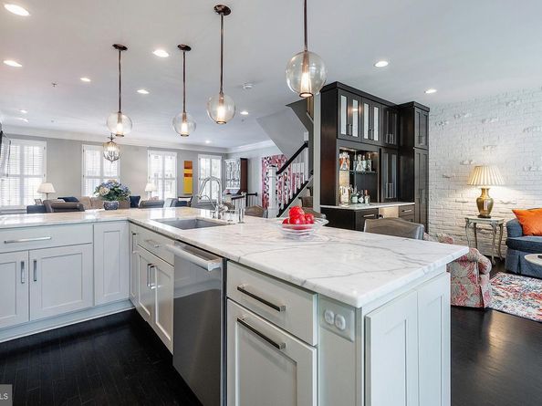 30 Alexander Street, Alexandria VA 22314