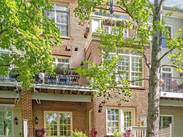 30 Alexander Street, Alexandria VA 22314