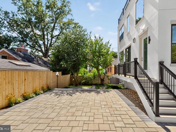 5310 Cathedral Avenue NW, Washington DC 20016