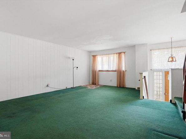12248 Sweet Briar Road, Philadelphia PA 19154