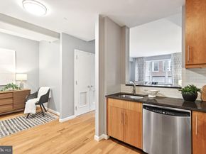 1425 Locust Street 4F, Philadelphia PA 19102