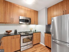 1425 Locust Street 4F, Philadelphia PA 19102